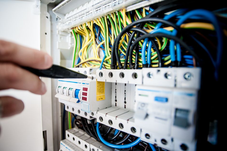 electricista cerca de mí